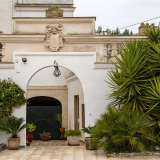Per accedervi torniamo nel cortile per attraversare un arco...